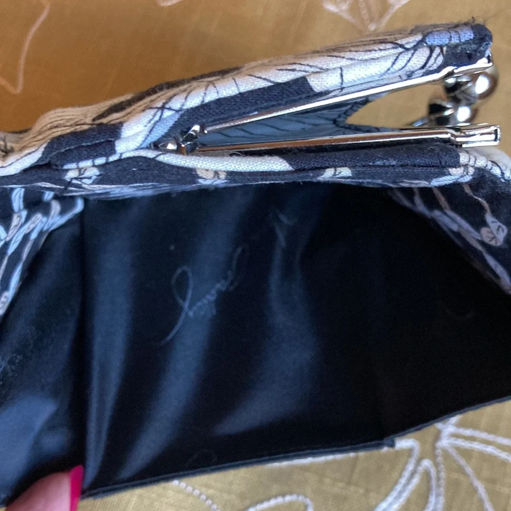 Vera Bradley Black Ivory Floral Kiss‑Lock Wallet | Preloved Quilted Fabric